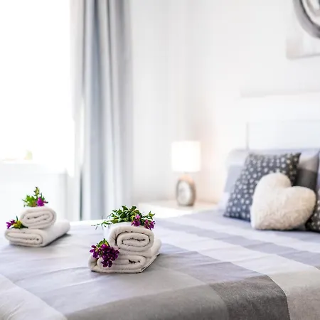 For 4, With Sea Views Apartment *